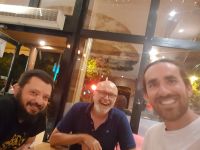 Ekipa, ki je ustvarila knjigo Skrivna zgodovina Slovenije: Ivan Mitrevski, Miha Mazzini in Noah Charney.
Fotografija: osebni arhiv